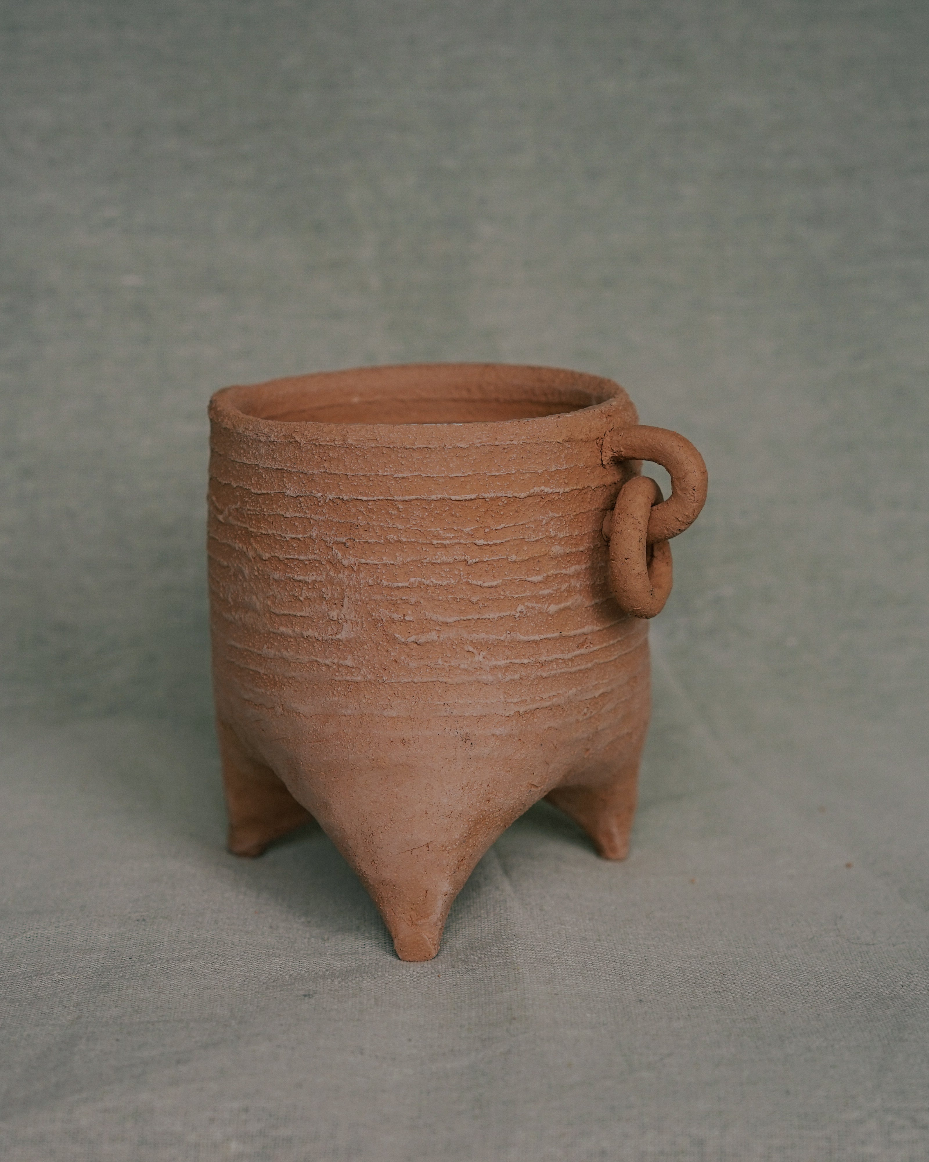 Terracotta Loop Tripod Pot