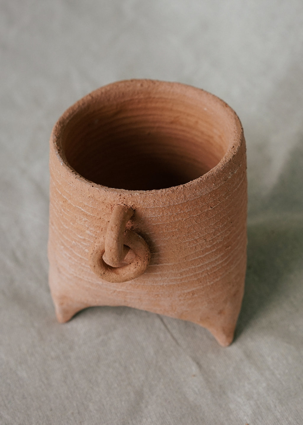 Terracotta Loop Tripod Pot