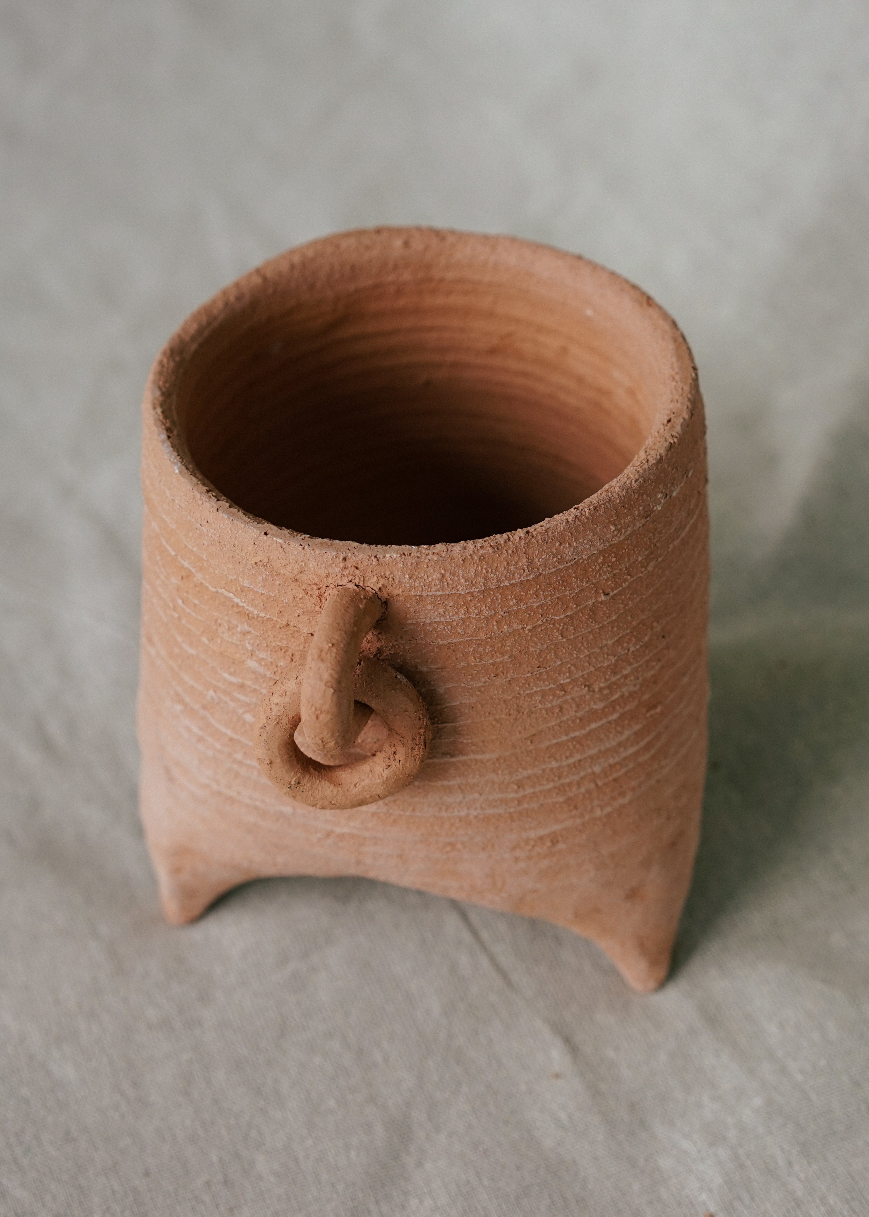 Terracotta Loop Tripod Pot