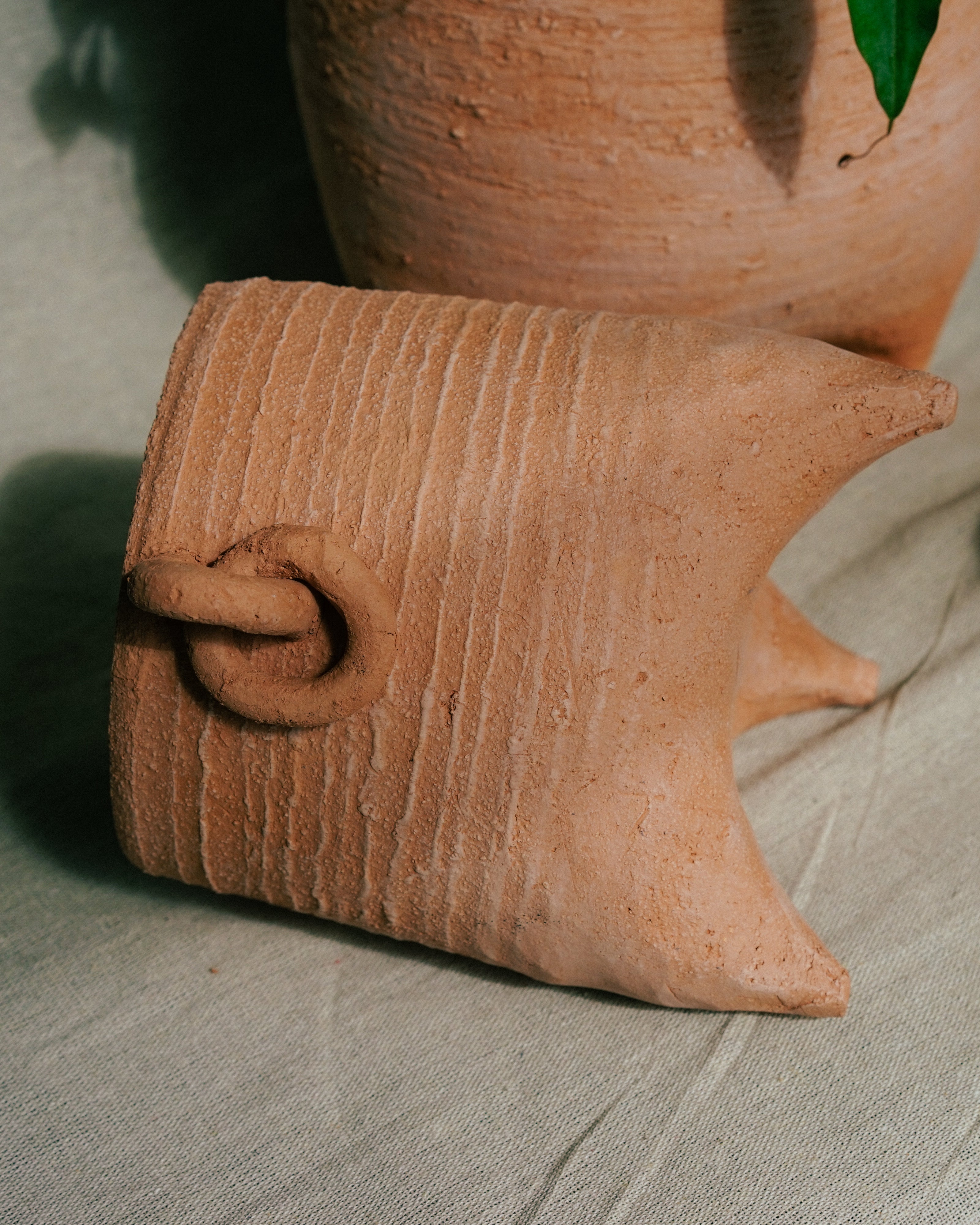 Terracotta Loop Tripod Pot
