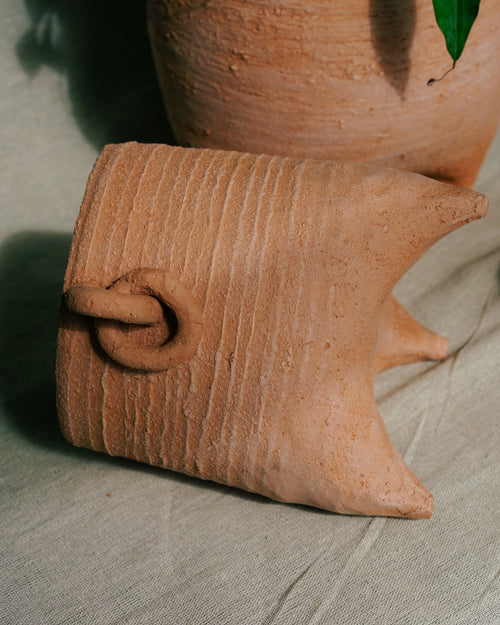 Terracotta Loop Tripod Pot